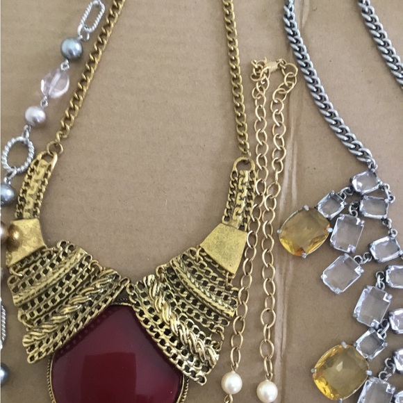 Large Lot of Women’s Fashion Jewelry (Pre-owned) - Picture 3 of 12